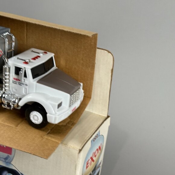Exxon 1993 Toy Tanker Truck Rely on the Tiger Vintage Original Box Toy Collector - Picture 2 of 6